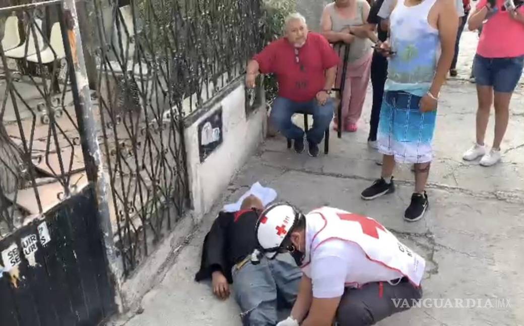 Chocan y tumban a motociclista en Saltillo; se encuentra delicado de salud