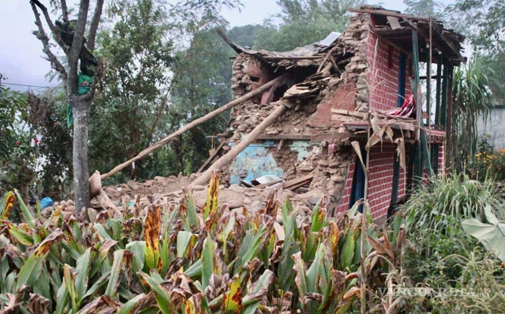 $!Una fotografía proporcionada por la oficina del primer ministro de Nepal muestra casas dañadas cerca de Jajarkot, Nepal.