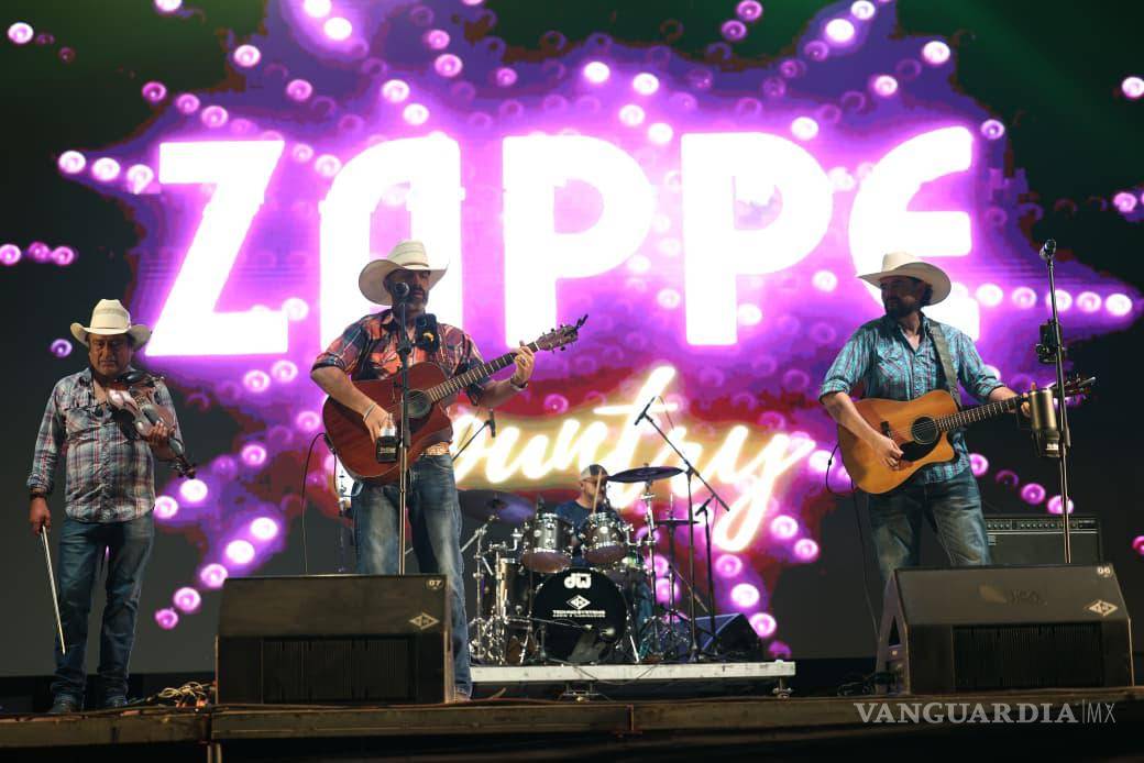 $!Zappe Country Band incorporó sonidos country a la programación del festival.