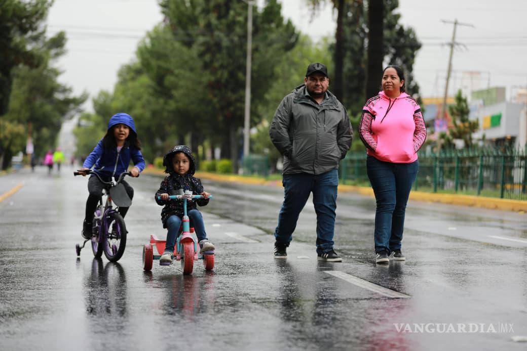 $!El clima fresco y lluvioso no impidió que los saltillenses acudieran a la Ruta Recreativa.