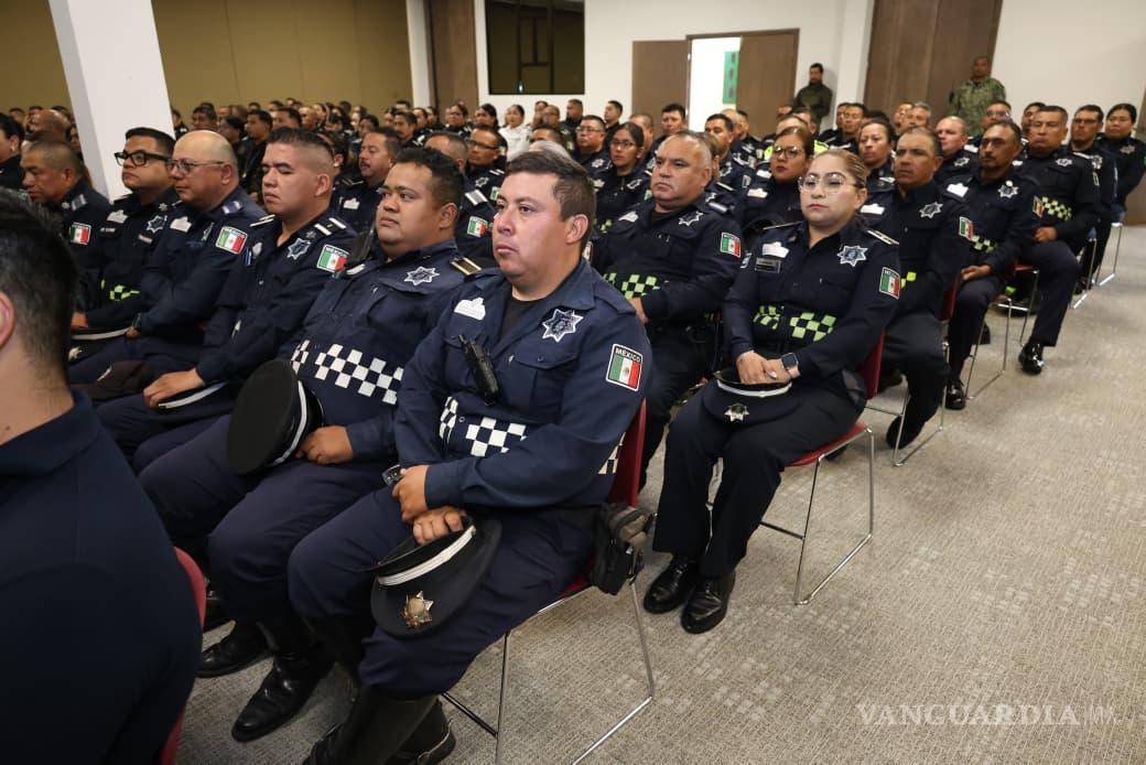 $!Elementos operativos y mandos de distintas áreas de la Comisaría de Seguridad asistieron a la actividad realizada en la sala Emilio J. Talamás.