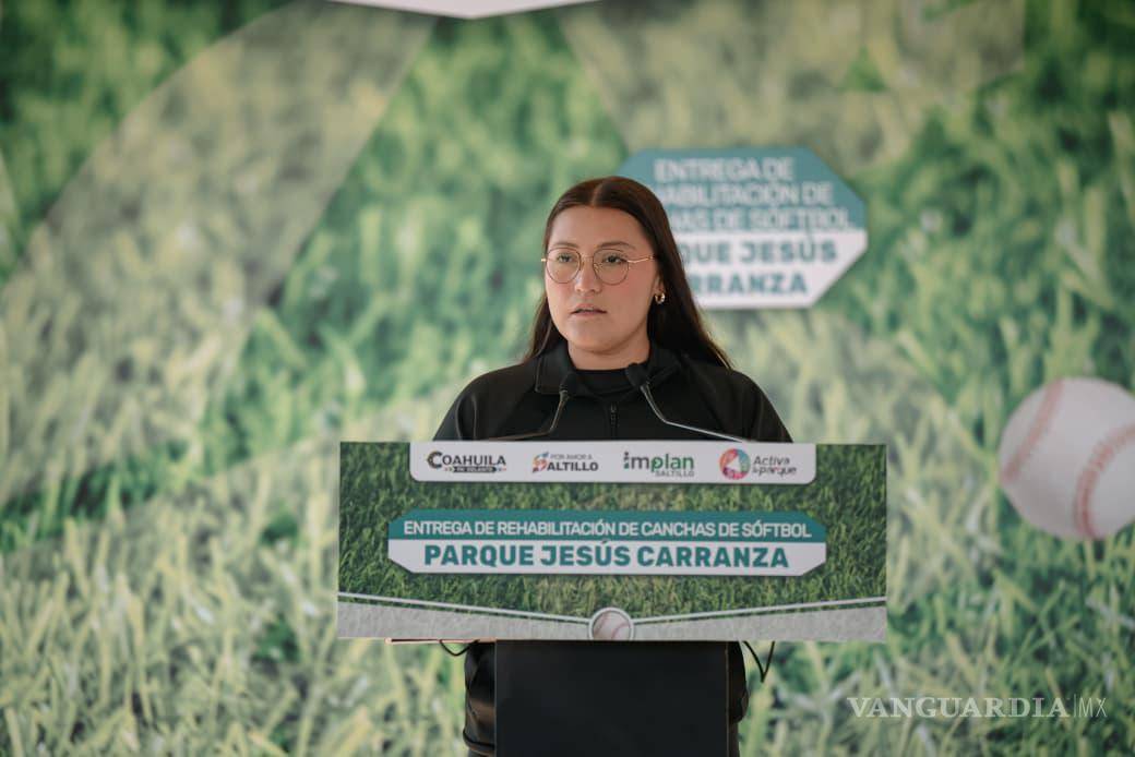 $!Vecinas y vecinos del sector participaron en la entrega de los campos rehabilitados, que representan un espacio de identidad, convivencia y tradición para generaciones de deportistas saltillenses.