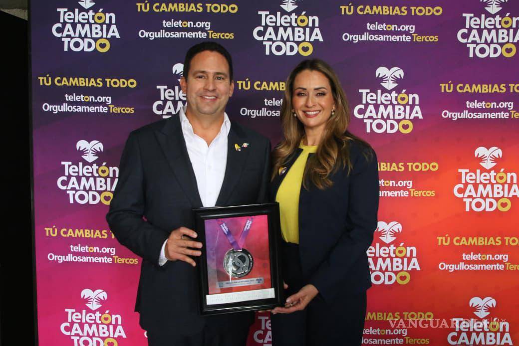$!La Medalla “Gilberto Rincón Gallardo Teletón 2025” fue otorgada al municipio de Saltillo por la Fundación Teletón, en reconocimiento a las acciones y políticas públicas impulsadas a favor de la inclusión.