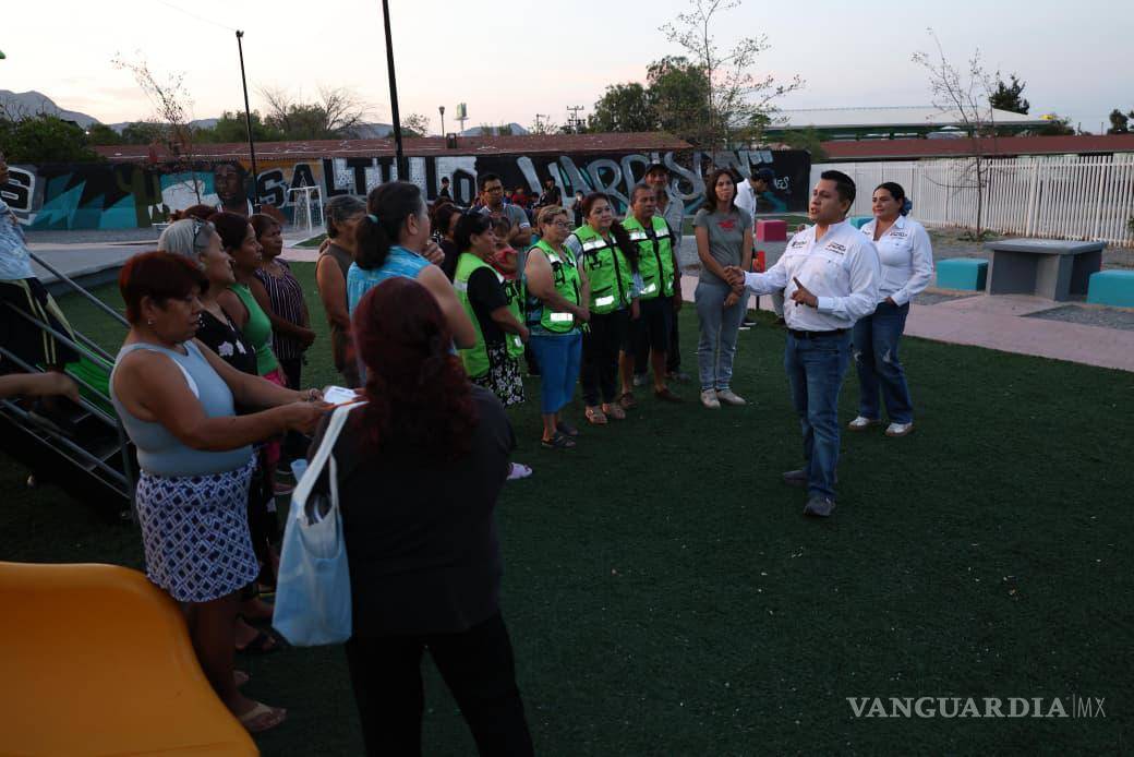 $!Las autoridades recogieron inquietudes de los vecinos y ofrecieron recomendaciones para mejorar la seguridad en las plazas.