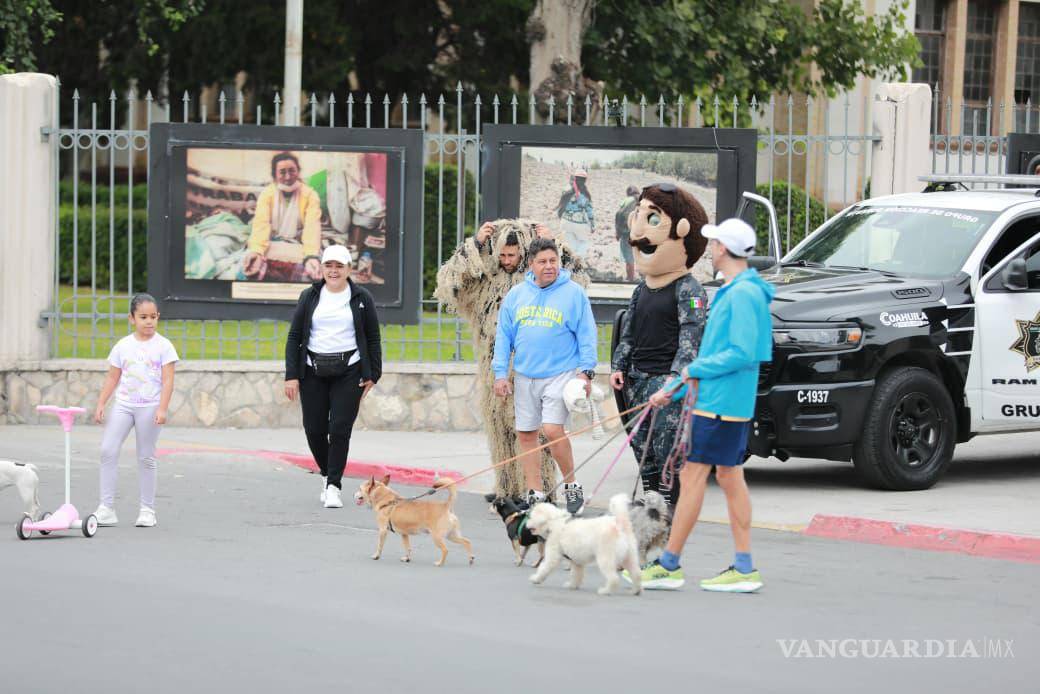 $!Familias saltillenses aprovecharon el cierre dominical del bulevar Venustiano Carranza para caminar, andar en bicicleta y convivir con sus mascotas.