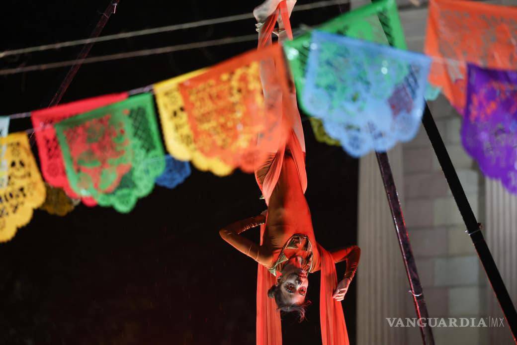 $!Reúnen danza, historia y misterio en festejos por el Día de Muertos.