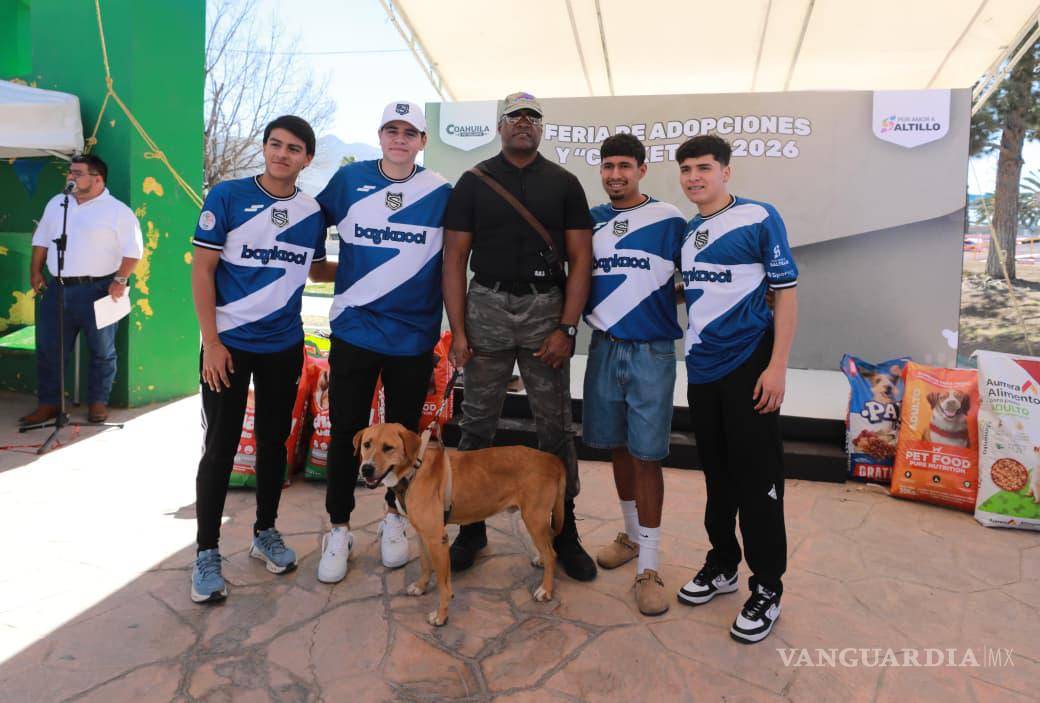 $!El exjugador de la NFL Gabe Northern, hoy residente en Saltillo, compartió su experiencia tras adoptar a un perro en el Centro de Bienestar Animal.