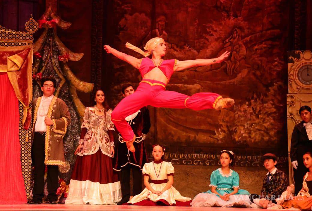 $!La colaboración entre la Secretaría de Cultura de Coahuila y el IMCS permitió acercar un espectáculo de talla internacional a las familias de Saltillo.