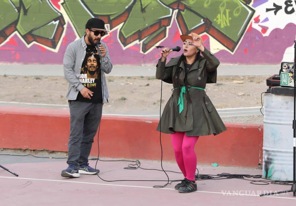 $!Vestuarios tradicionales y música regional formaron parte de la presentación de danza folklórica que disfrutaron familias y visitantes en el Paseo Capital.