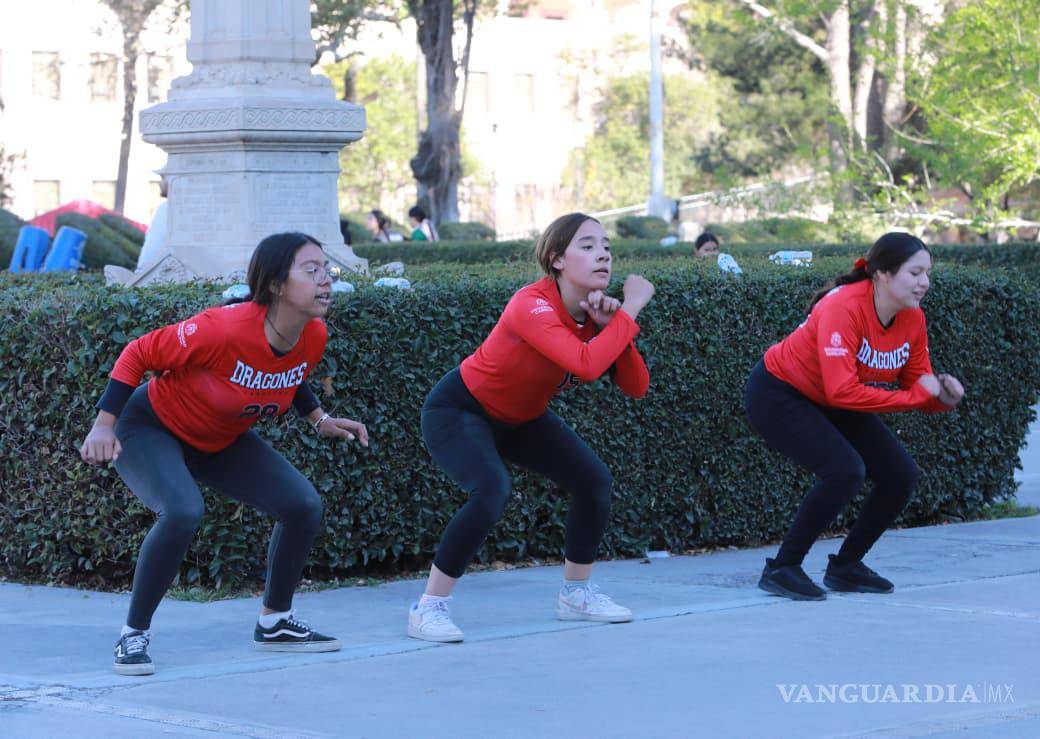 $!Participantes realizaron activación física y rutinas de resistencia durante la Ruta Recreativa en Saltillo, promoviendo hábitos saludables y convivencia familiar.