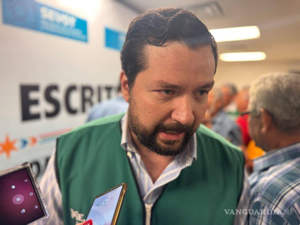 $!El encargado de la Secretaría de Vivienda, Andrés Garza Martínez, informó que se analiza la entrega de predios estatales a los afectados.