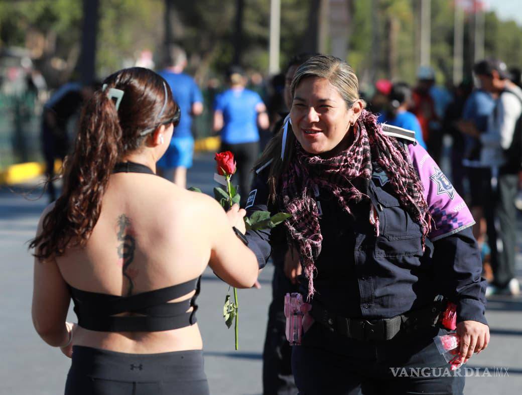 $!Personal de la Comisaría de Seguridad y Protección Ciudadana de Saltillo realizó actividades de proximidad social durante el paseo dominical.