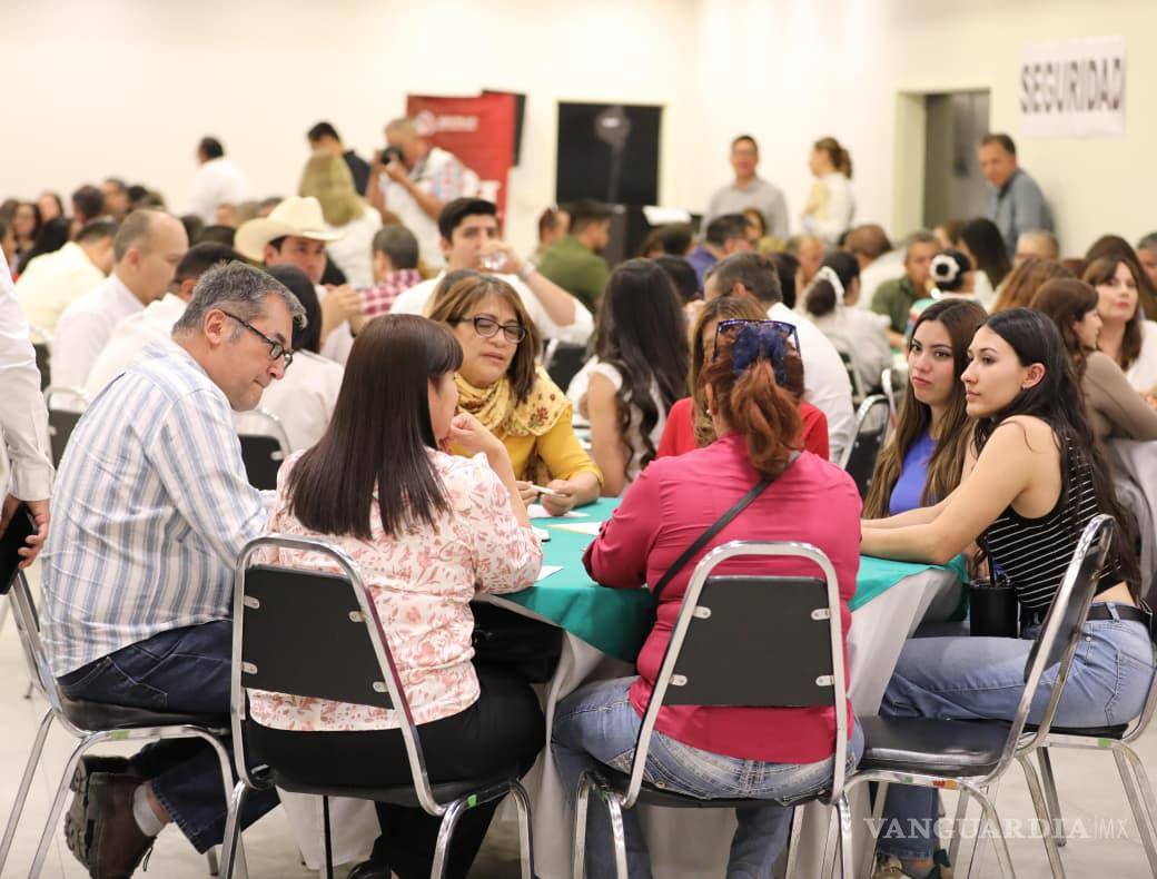 $!Durante el encuentro se desarrollaron mesas de trabajo sobre desarrollo económico, seguridad, infraestructura y sustentabilidad social.