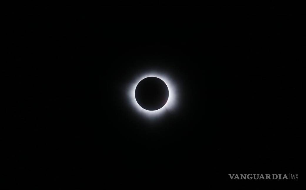Así cautiva, maravilla y asombra el eclipse solar desde Mazatlán hasta la isla de Terranova (fotos)