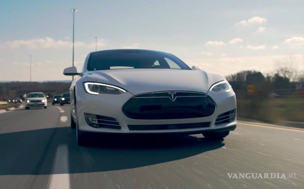 $!Autos Tesla aceleran por su cuenta, según denuncias; EU investigará