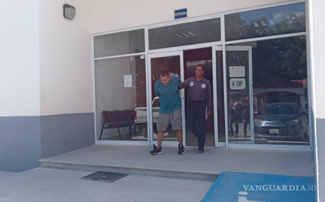$!Agentes ministeriales trasladaron a “El Quico” al penal de Saltillo bajo fuerte custodia.