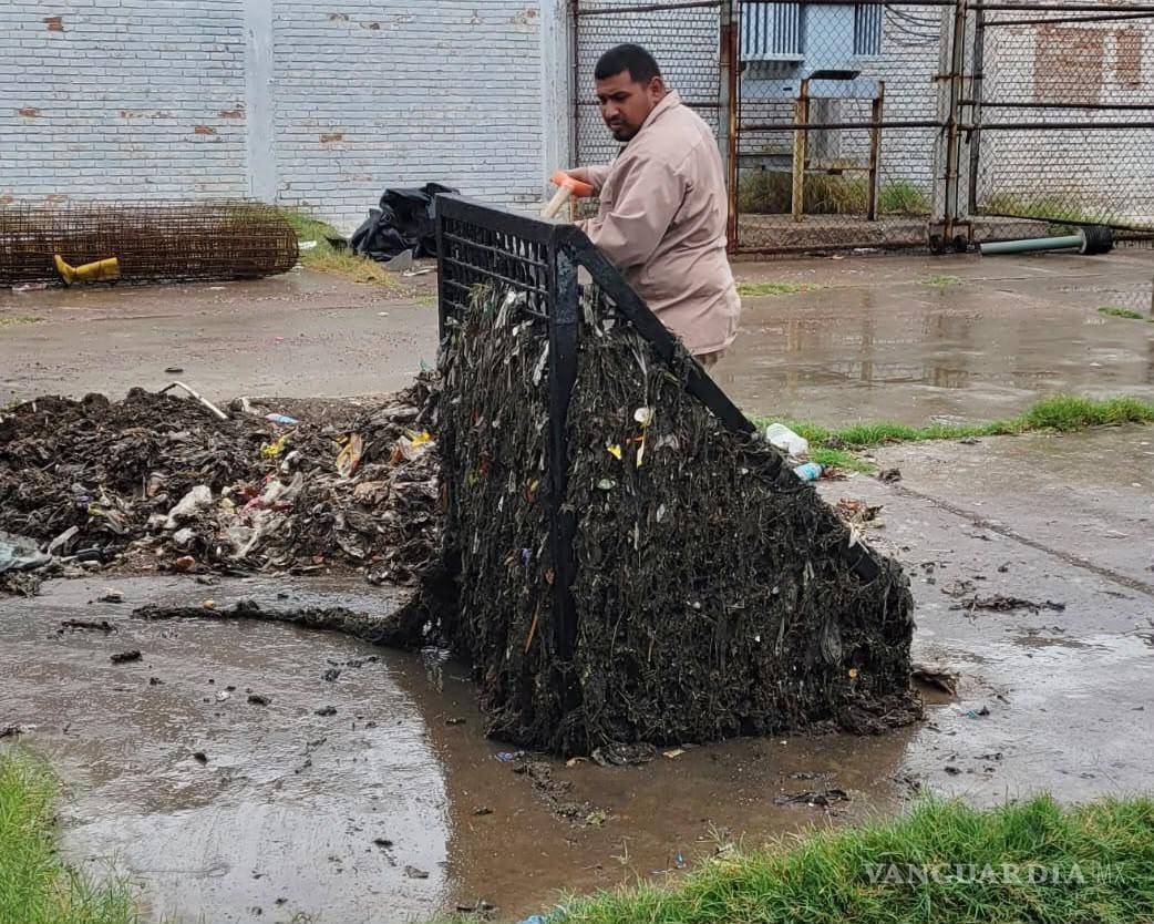 $!Simas llamó a la ciudadanía a evitar arrojar basura, ramas y otros desechos a las alcantarillas para prevenir obstrucciones en la infraestructura pluvial.