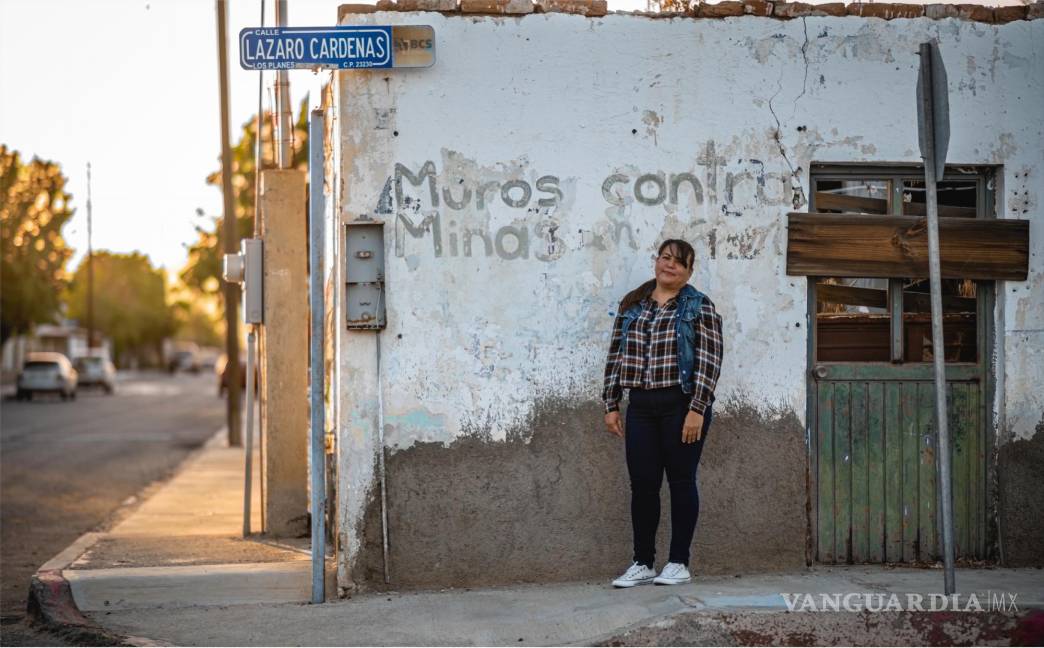 $!Claudia González se convirtió en activista para informar a su comunidad sobre el riesgo de consumir arsénico y frenar el paso a la industria minera en Los Planes. Crédito: Leonardo Castorena