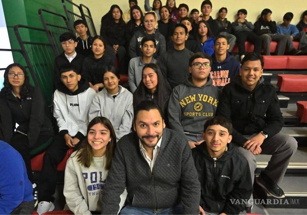 $!Estudiantes de nivel Medio Superior participan en oratoria, canto y volibol.