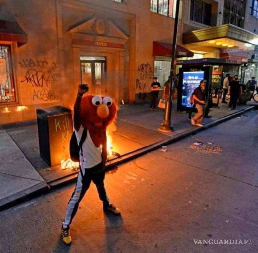 $!Del meme a la vida real... Elmo en llamas se suma a las protestas por el asesinato de George Floyd (fotos)