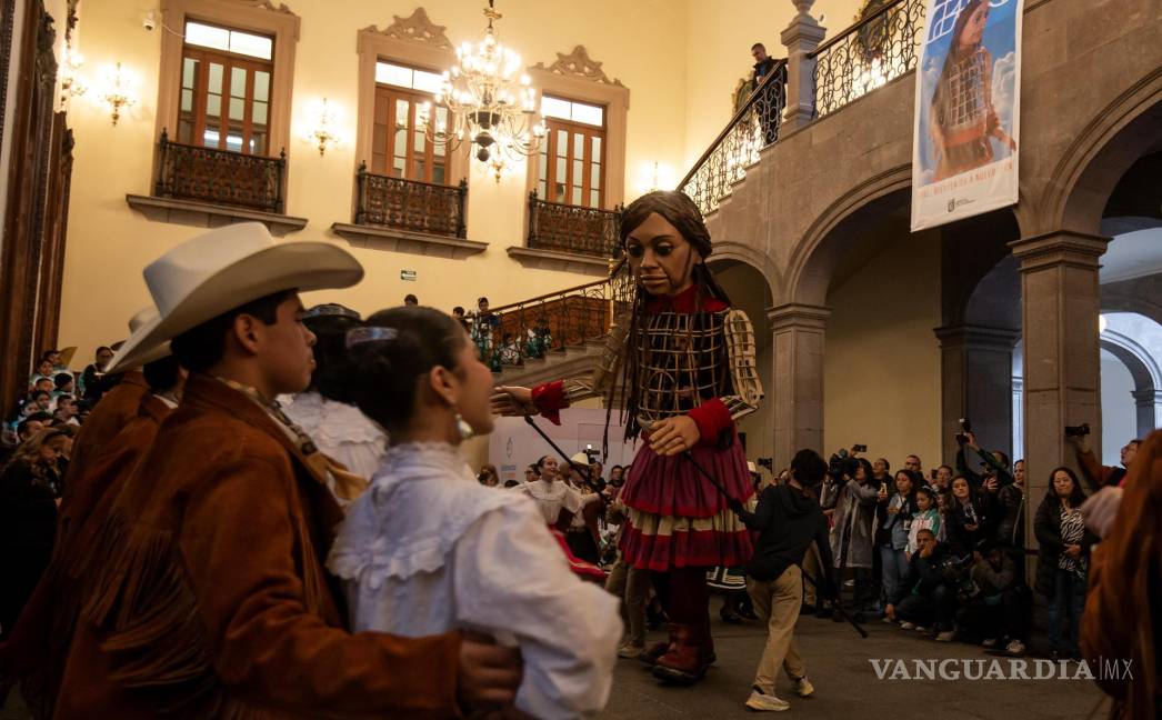 $!La marioneta Amal, se presenta en las instalaciones del Palacio de Gobierno de Nuevo León, en la ciudad de Monterrey (México).
