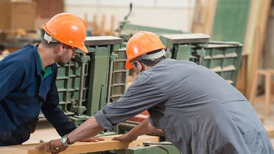 Los salarios de obreros, técnicos en producción, así como de empleados administrativos, contables y de dirección registraron un incremento. FOTO: