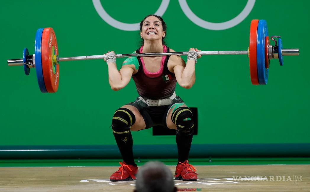 $!México se estrenó en el podio... como el uniforme más feo
