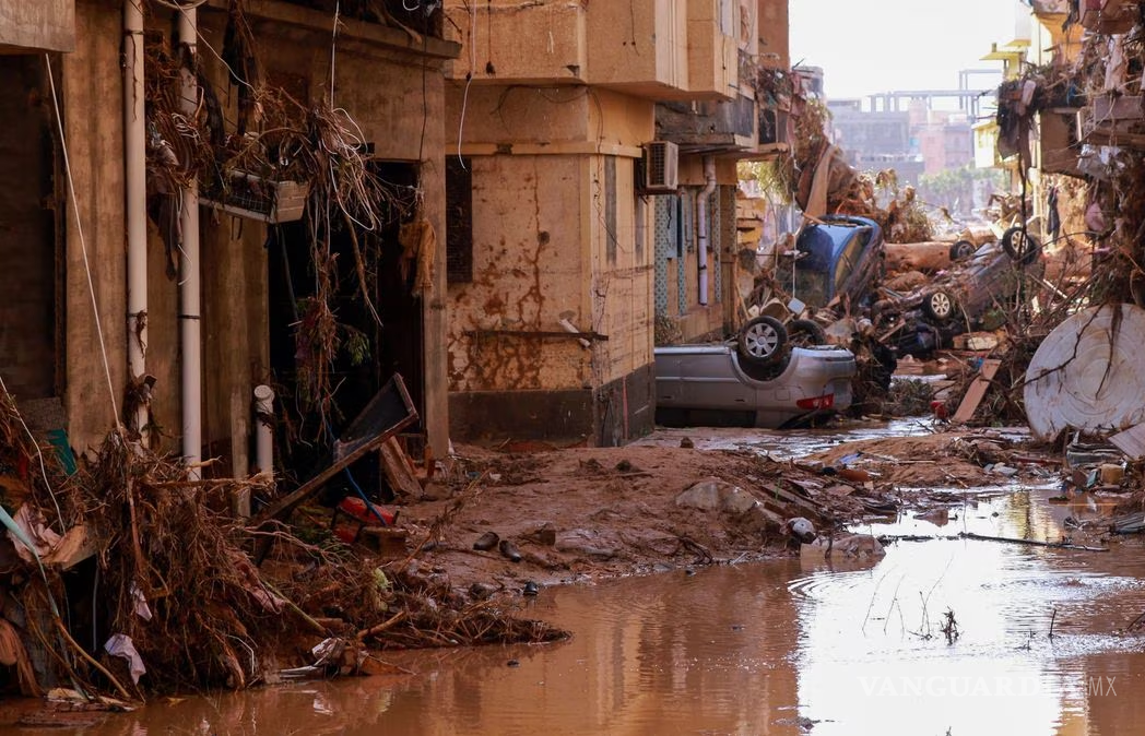 $!Las autoridades enfrentadas del este y oeste, que se dividen el poder ejecutivo, pidieron a la comunidad internacional ayuda humanitaria