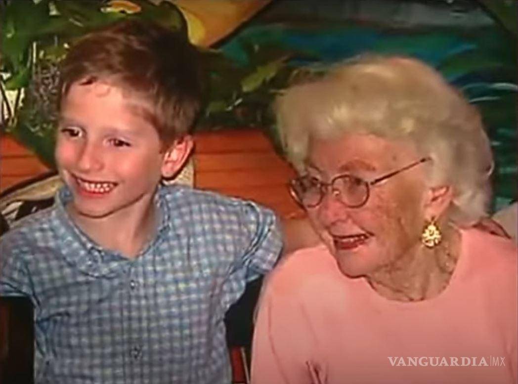 $!Anne Huston hermana del piloto James Houton