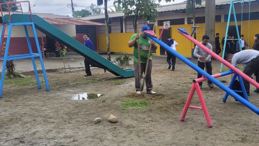 La muerte de Ian Gael, un niño de seis años que sufrió un accidente en un jardín de niños, desató un debate nacional sobre la seguridad de los juegos infantiles en escuelas y la necesidad de reforzar la supervisión y el mantenimiento de las áreas recreativas.