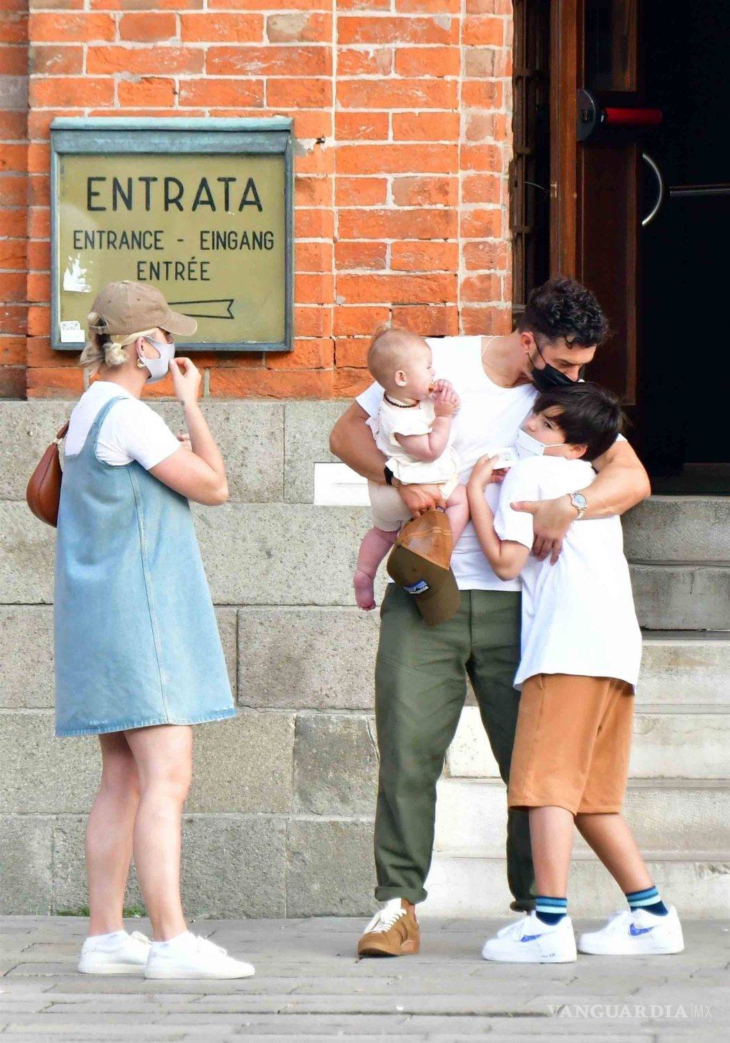 $!Katy Perry y Orlando Bloom disfrutan en familia de Italia