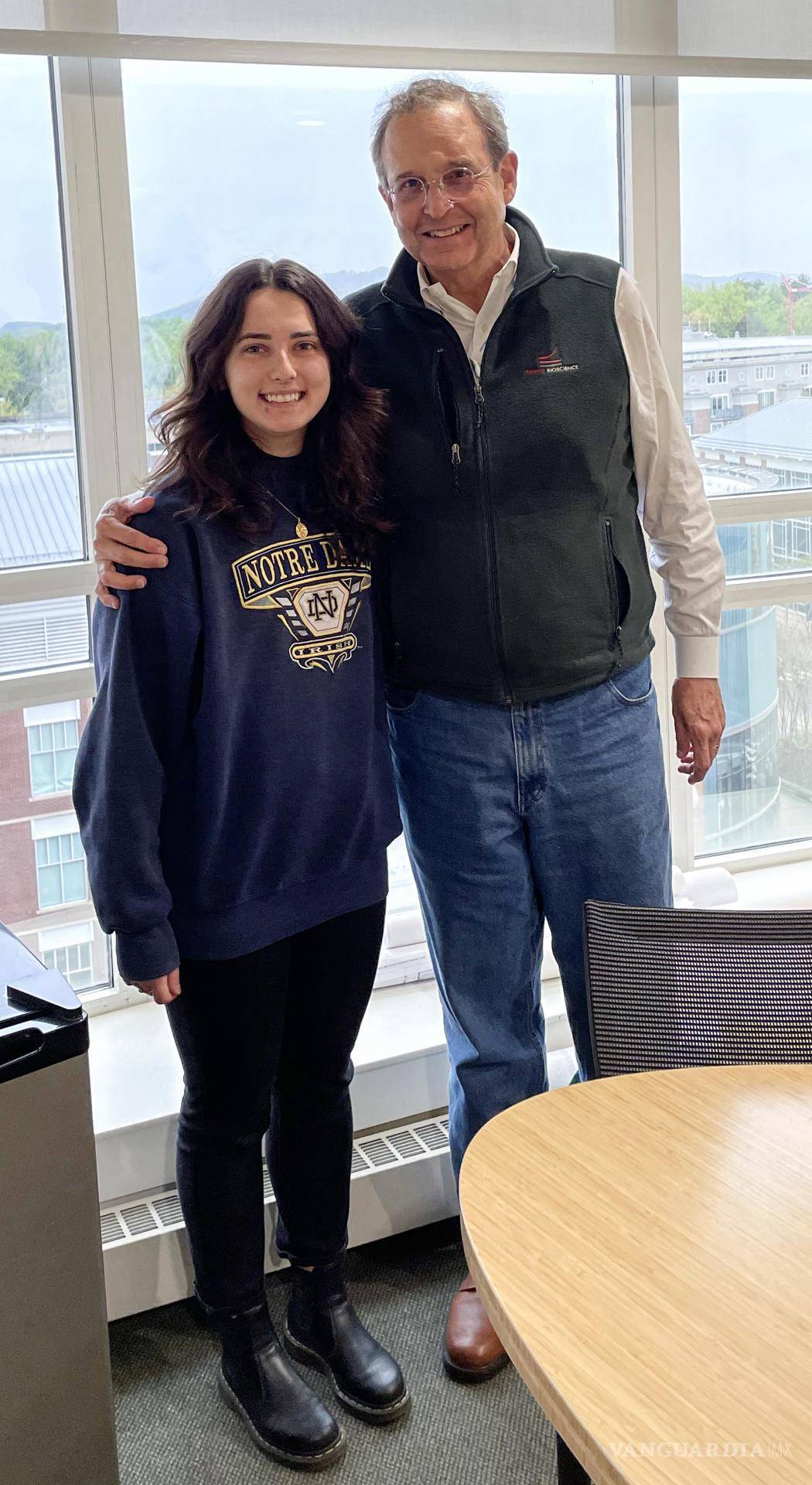 $!Mariano Garcia-Blanco, reconocido especialista en biología y virología, y la investigadora canadiense de origen ucraniano Tania Strilets.