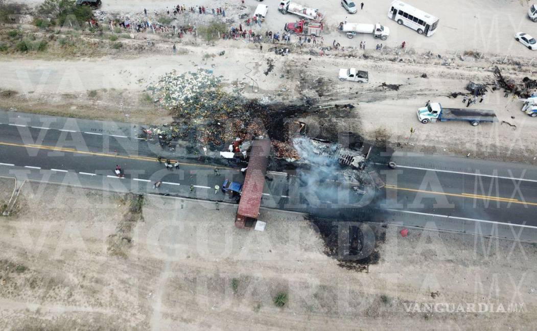 Cierran libramiento Norponiente en Ramos Arizpe tras colisión de tráileres; hay 2 muertos