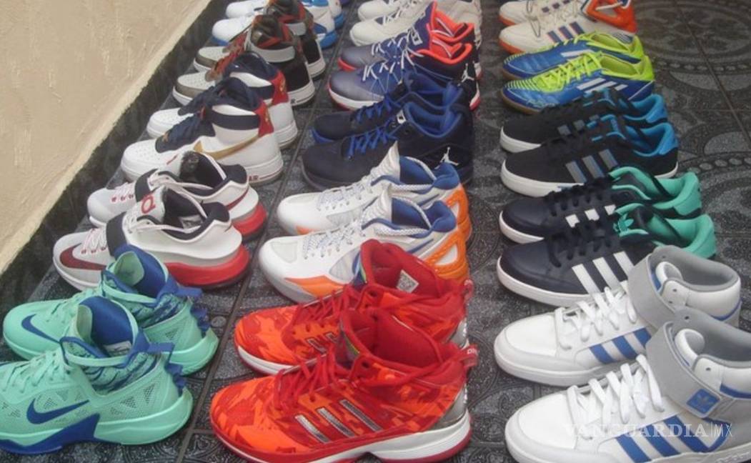 Asaltantes roban tienda de tenis, pero solo se llevan los izquierdos