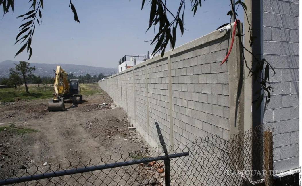 $!Después de meses y una demanda de amparo indirecto, habitantes de Xochimilco lograron frenar definitivamente la construcción