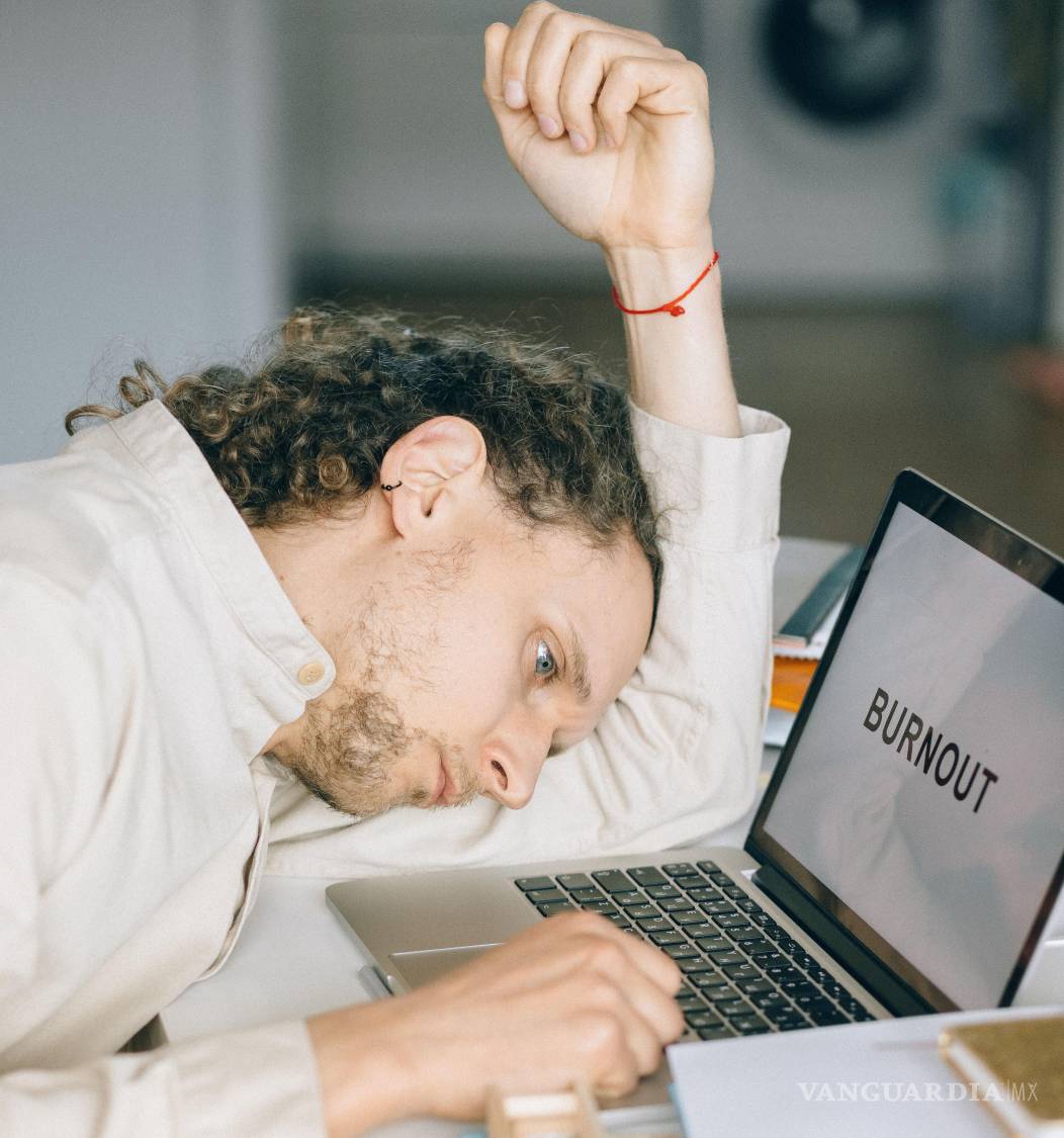 $!El burnout o agotamiento tecnológico merma las reservas de energía de los trabajadores, reduciendo de manera drástica su capacidad para innovar.