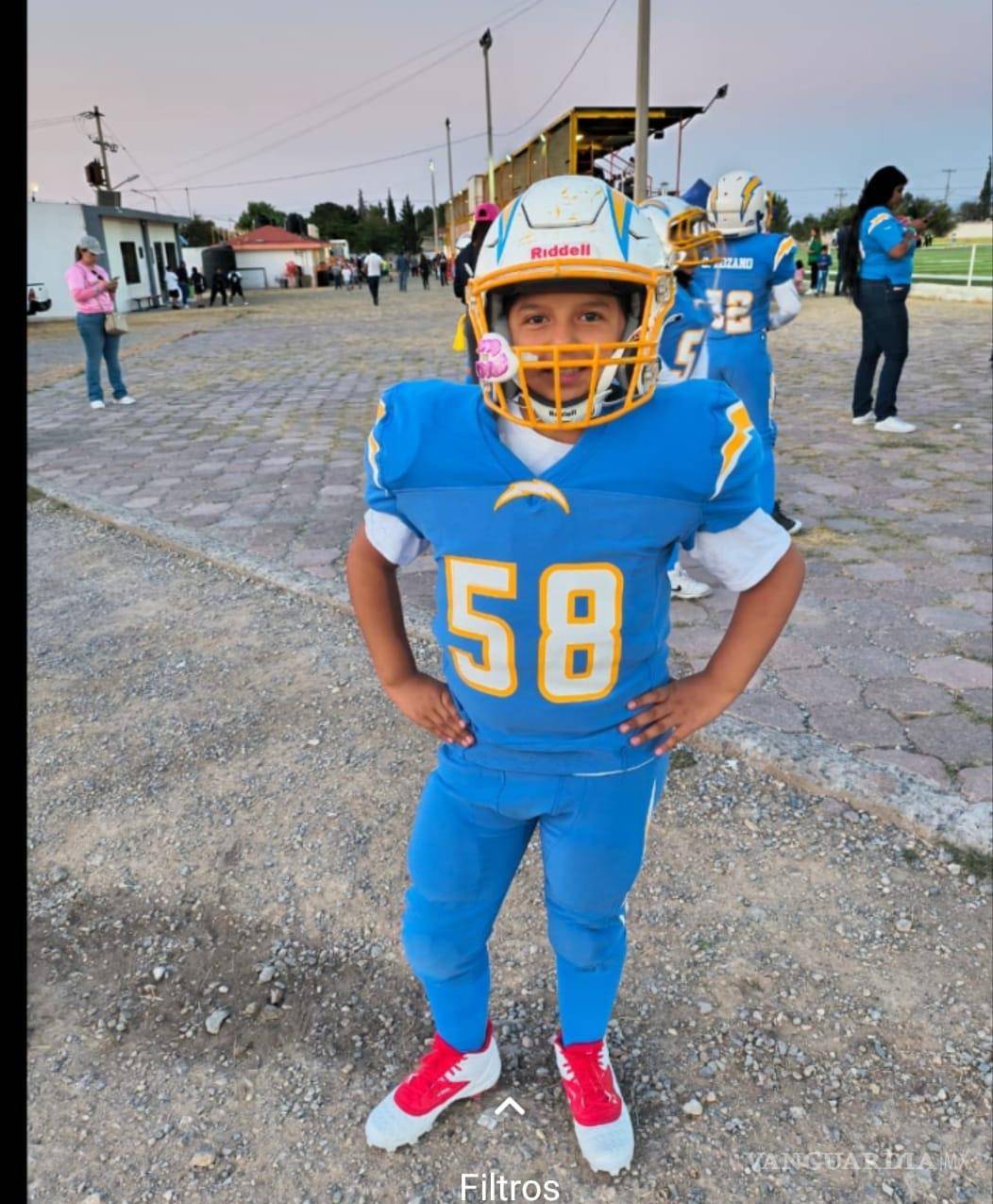 $!Maya Domínguez juega como guardia ofensiva, demostrando que las niñas también pueden competir en fútbol americano.