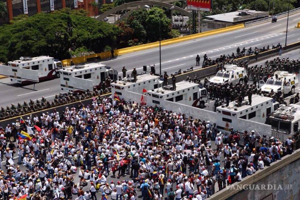 $!Mujeres protestan contra la represión en Venezuela