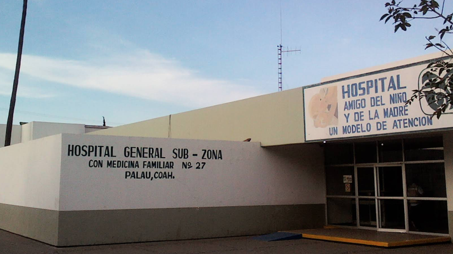 La discusión interrumpió temporalmente la atención médica en la sala de urgencias y recepción.