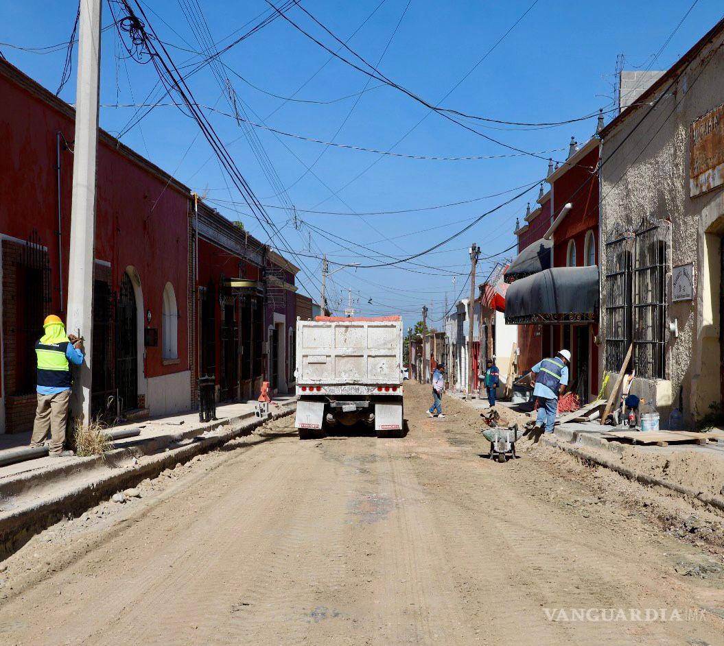 $!Todavía se realizan los trabajos de nivelación de terracerías en la vialidad.