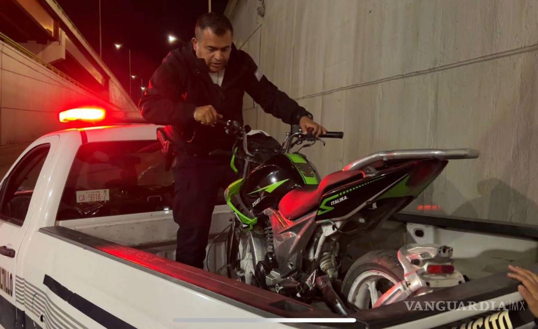 $!La motocicleta fue remolcada por una grúa, quedando asegurada en el corralón tras el accidente.