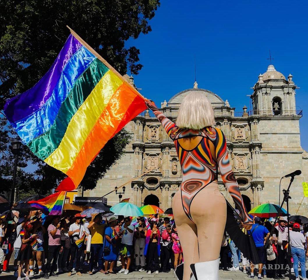 $!Miles celebraron el orgullo y la diversidad sexual en Oaxaca