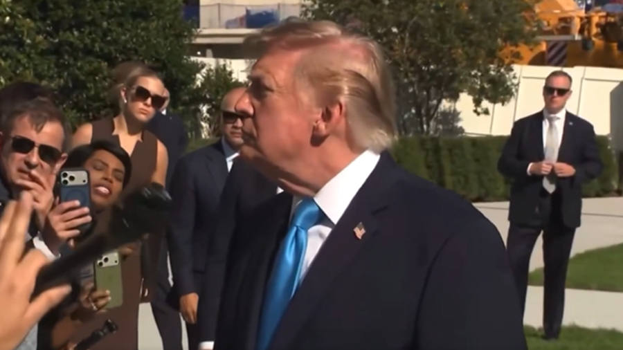 Donald Trump al ser entrevistado sobre las elecciones en la primera vuelta de Brasil.
