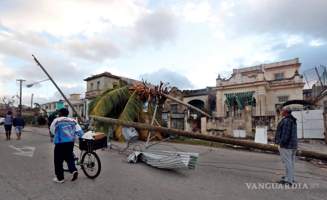 $!La Habana es golpeada con fuerza por un devastador tornado (fotogalería)