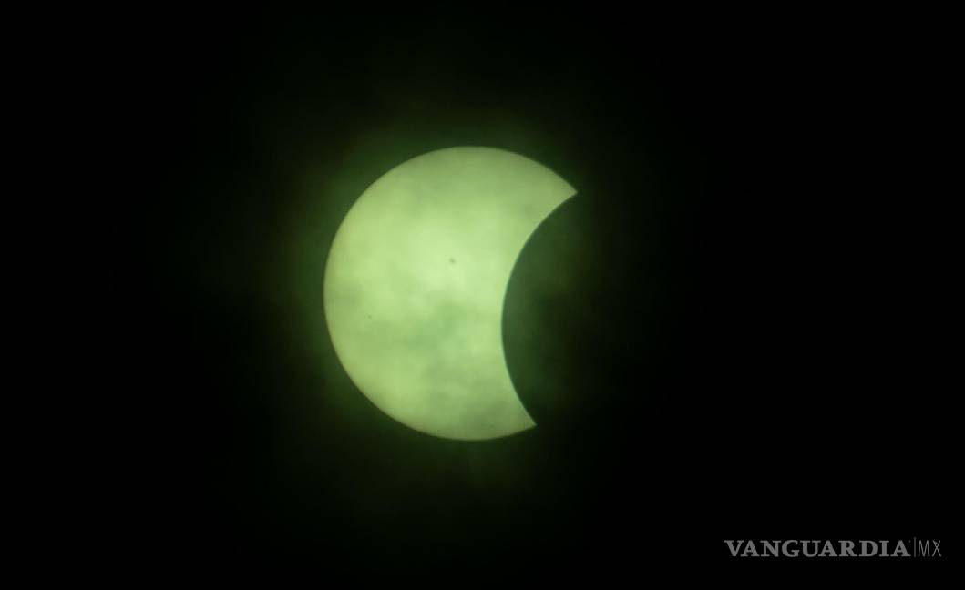 Así cautiva, maravilla y asombra el eclipse solar desde Mazatlán hasta la isla de Terranova (fotos)