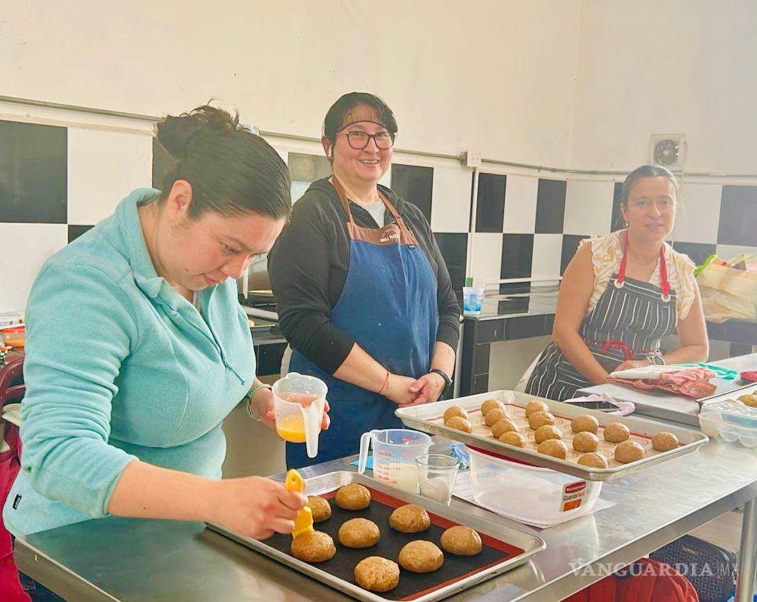 $!Participan en talleres personas de todas las edades, desde jóvenes hasta adultos mayores.