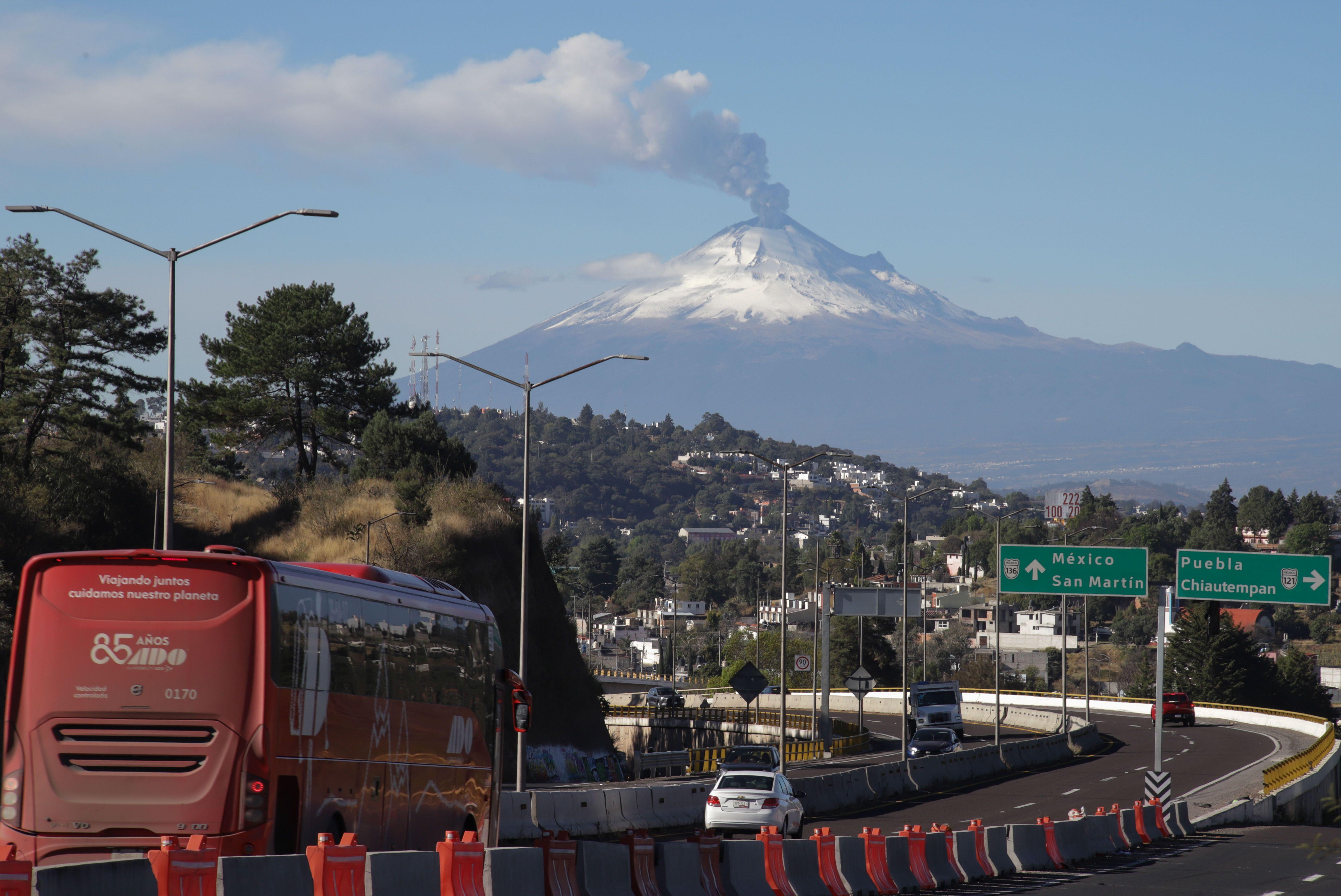 Alertan por caída de ceniza en CDMX: esto debes saber y cómo protegerte