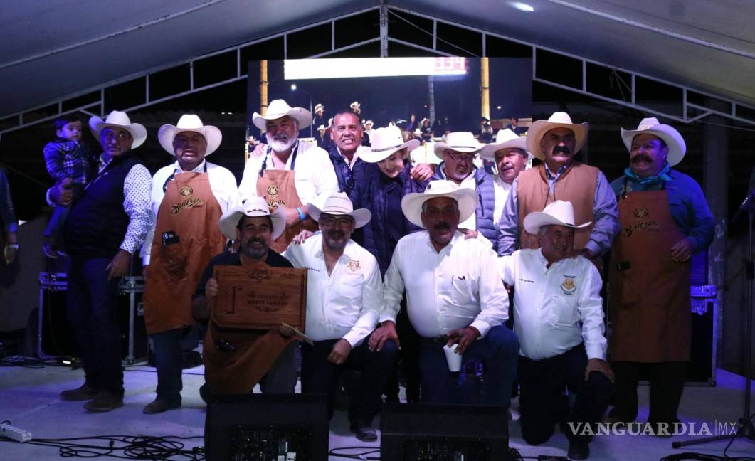 $!El equipo de la Narro brilló en la categoría de término cantado.