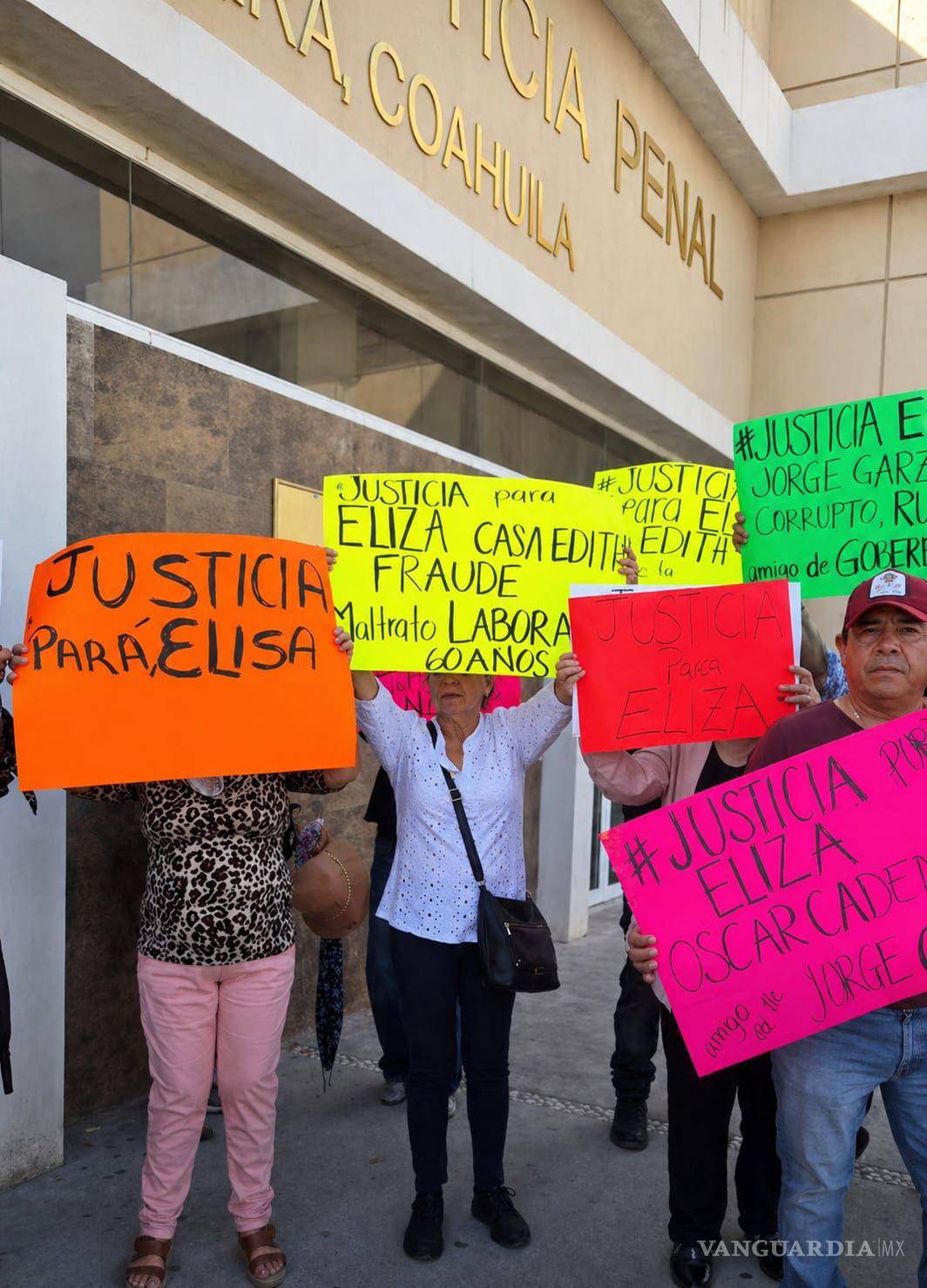 $!Familiares, amistades y personas cercanas a Eliza “N” acudieron a respaldarla durante la audiencia, manifestando confianza en que podrá demostrar su inocencia conforme avance el proceso judicial.