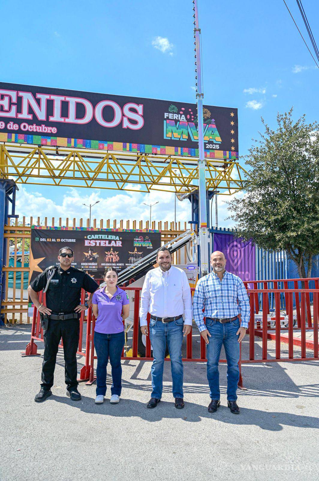 $!Personal de seguridad revisa el funcionamiento de uno de los Puntos Violeta instalados en Monclova.